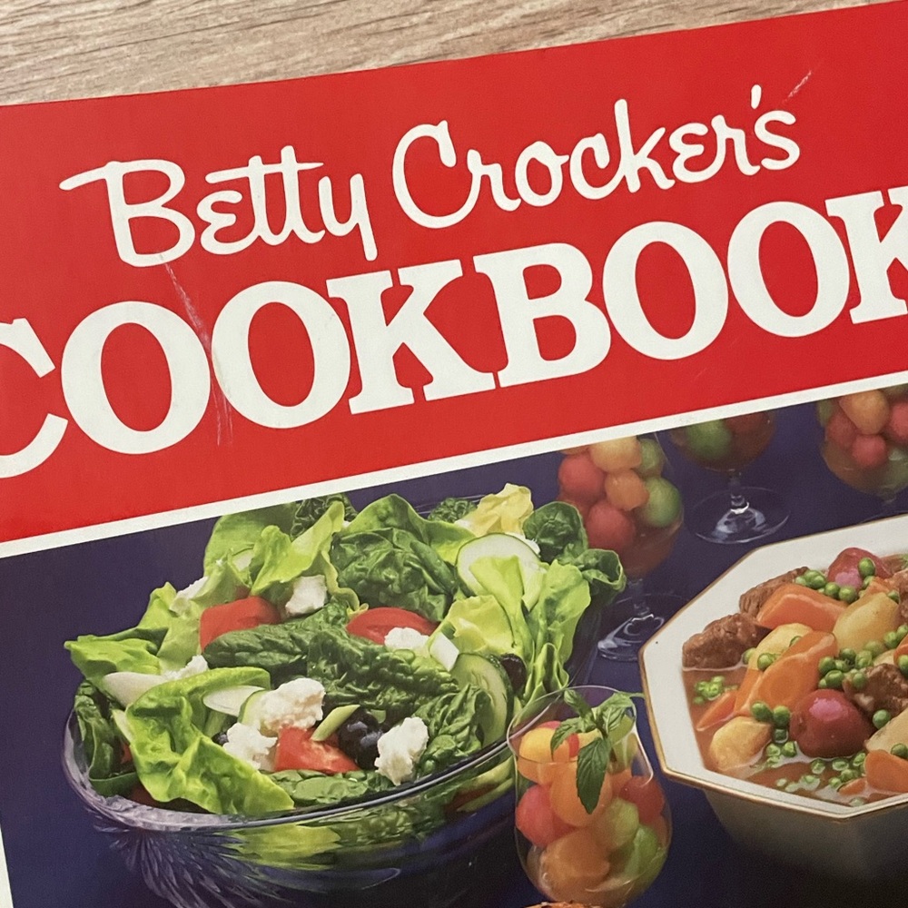 Vintage Betty Crocker's Cookbook New and Revised Hardcover Binder 1986 - Picture 15 of 15